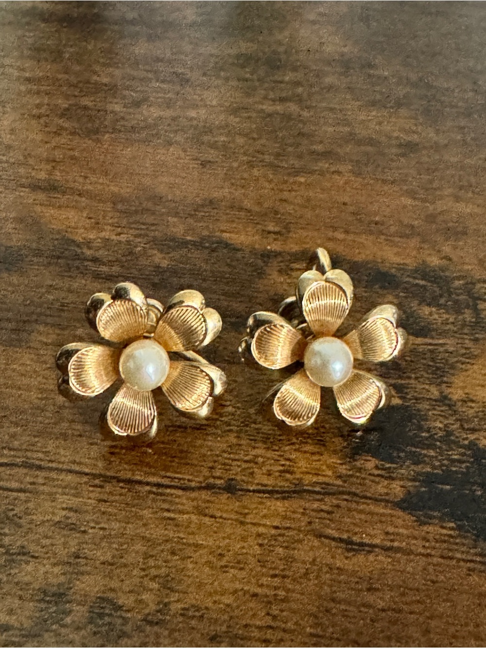 Van Dell Vintage Gold 12k GF Mid Century Pearl Floral Screwback Earrings